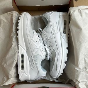 Men’s Nike Air Maxes - NEVER WORN, NEW WITH TAGS